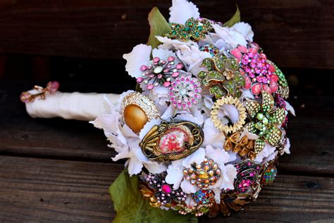 Brooch Bridal Bouquets Vintage Wedding Ideas 1
