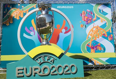 The 2020 uefa european football championship, commonly referred to as uefa euro 2020 or simply euro 2020, is scheduled to be the 16th uefa european championship. Euro 2020 : TF1 et M6 se partageront la diffusion en clair ...