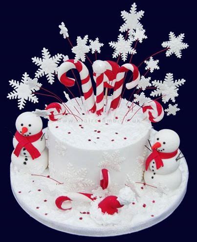 This cake, which is an imitation of the falling snow, is mostly made for people born around the winter season. Christmas Birthday Cakes