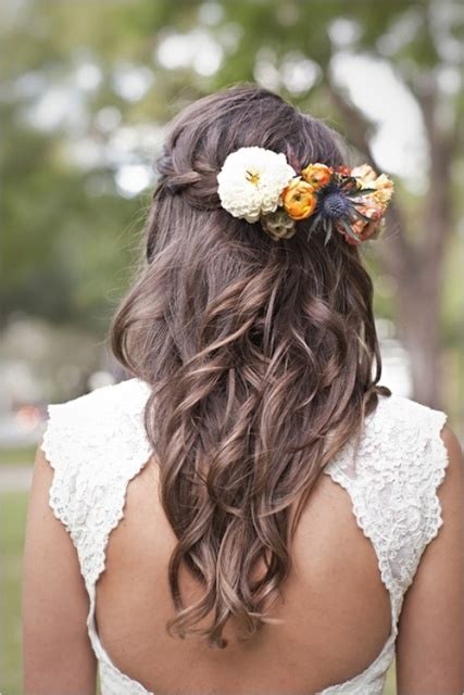 We have only been talking about elaborate hairstyles. 14 Wedding Hairstyle Ideas for Long Hair - CircleTrest
