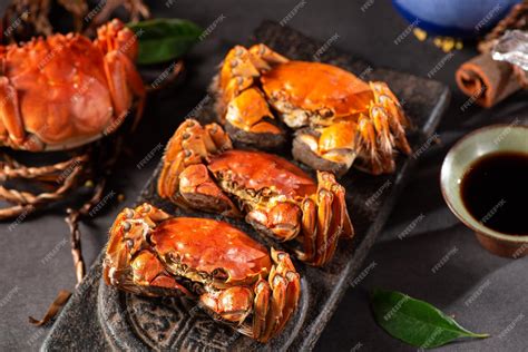 Premium Photo Raw Chinese Mitten Crab Shanghai Hairy Crab