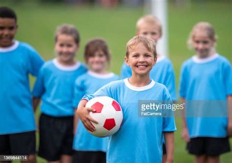 Kids Soccer Huddle Photos And Premium High Res Pictures Getty Images