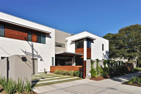 An L Shaped House In Houston Texas