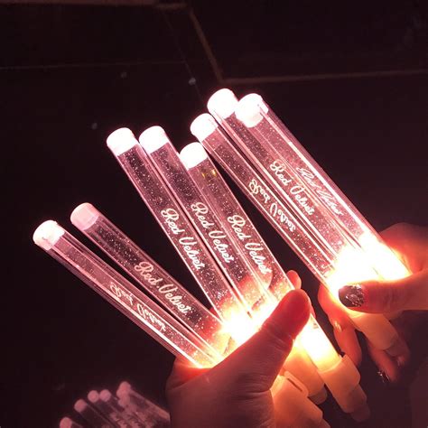 This lightstick is one of the prettiest ones i've seen! PHOTO 170305 Red Velvet's New Lightstick during... - Red ...