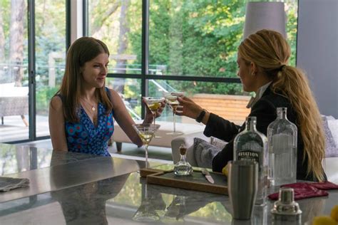 Anna Kendrick And Blake Lively A Simple Favour Kissing Scene Glamour Uk