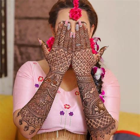 Yet Another Trending Pose For Your Mehndi Matching Glittery Nail Paints With I Bridal