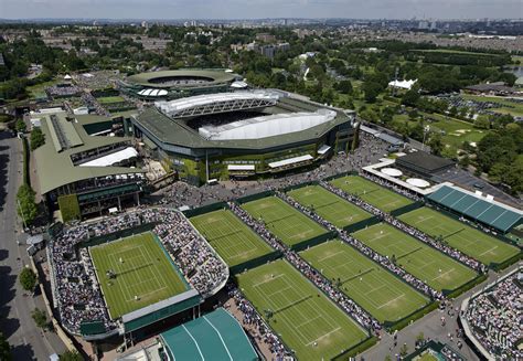 Preparación De Las Canchas De Césped De Wimbledon Un Espacio Verde En