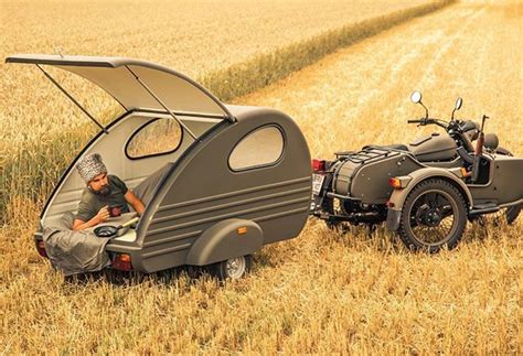 Want to stand out in a crowd and be able to disappear in the woods or desert? Auf Tour mit einer Vintage Ural T TWD mit Anhänger. Tolle ...