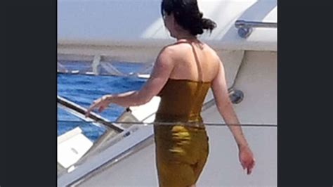 Katey Perry Flaunts Her Hot Figure In Olive Sarong Swimsuit Katey Perry Hot Youtube
