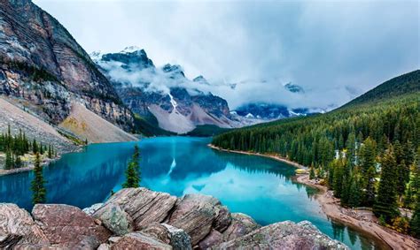 Turquoise Waters Of Moraine Lake Banff National Park