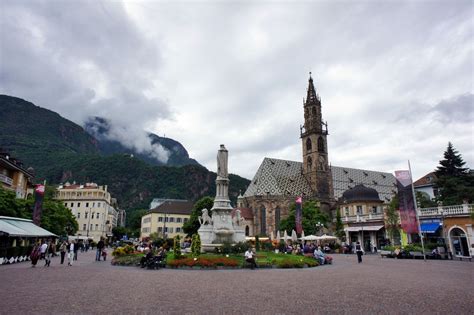 Balsan, bulsan) is the capital city of south tyrol, the german speaking region in the northern part of italy. Bolzano Pictures | Photo Gallery of Bolzano - High-Quality ...