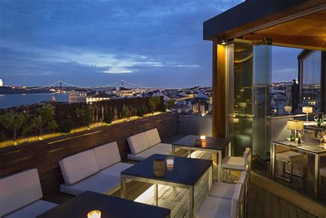 The 30 Best Rooftop Bars In Lisbon 2022 Bar En La Azotea Lisboa