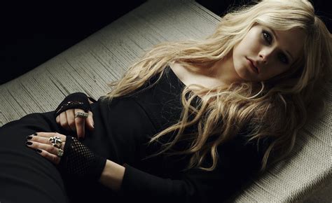 Avril Lavigne Latest Pics Wallpaper Hd Celebrities 4k Wallpapers