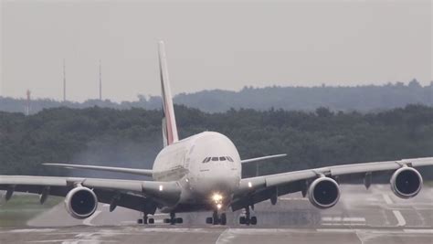Dramatic Video Captures Airbus A380 Landing In Strong Crosswind