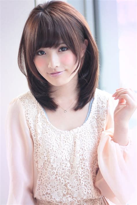 You can head to the salon confident and ready to get that new haircut you'll fall in love with, again. ふんわりミディアム ｜ 新宿の美容室 AFLOAT RUVUAのヘアスタイル ｜ Rasysa（らしさ）