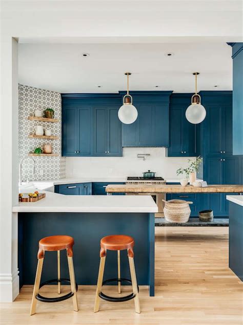 25 Illuminating Lighting Ideas for a Beautiful Kitchen | Peninsula