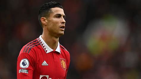 cristiano ronaldo to leave manchester united with immediate effect cnn