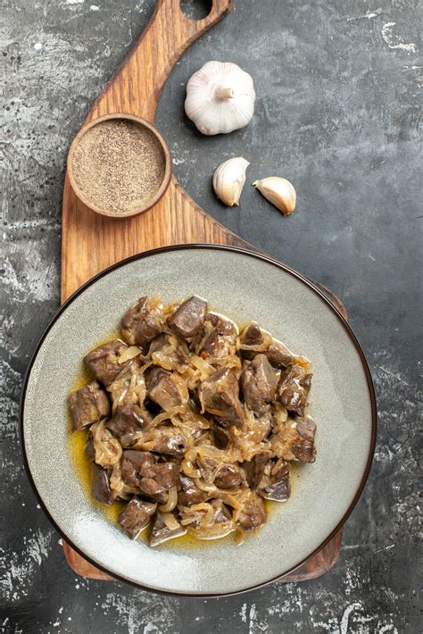 Mollejas de lechazo encebolladas con boletus y piñones Magefesa Productos de cocina y menaje