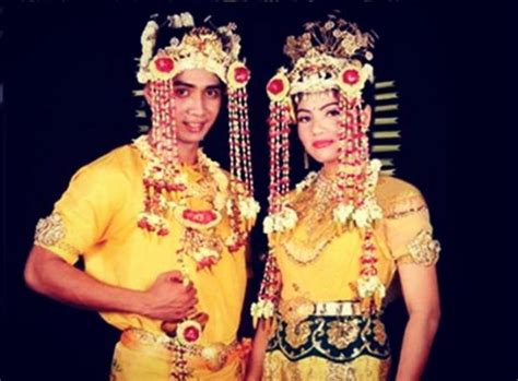 pakaian pengantin bagajah gamuling baular lulut baju adat tradisional