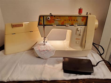 Vintage Singer Geni Zig Zag Compact Portable Sewing Machine W Foot Control S Made In