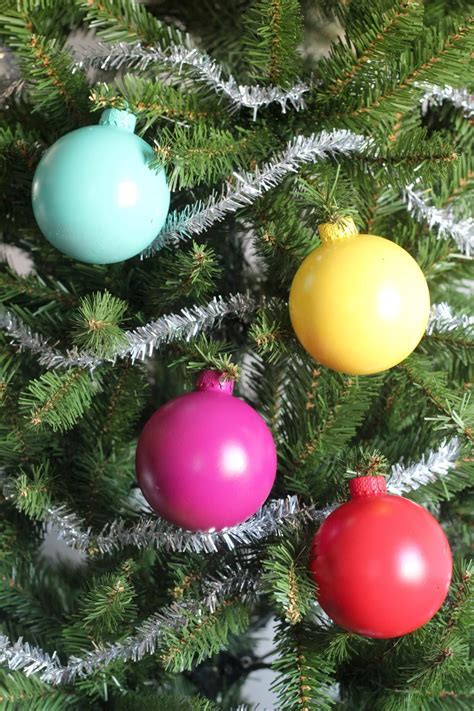 10 Fun Ways To Dress Up A Glass Ornament Hgtv Clear Christmas