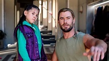 Photos: Chris Hemsworth & Daughter Look Adorable Filming Thor: Love and ...