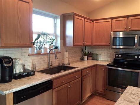 Stunning oak kitchen cabinets idea for farmhouse style. white backsplash spring carnival laminate - Yahoo Image ...