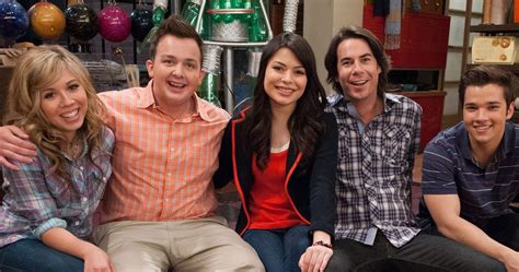 Carly Freddie And Spencer Set To Return For Icarly Reboot But What