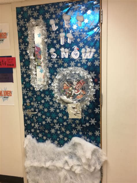 Festive Snow Globe Door Decoration