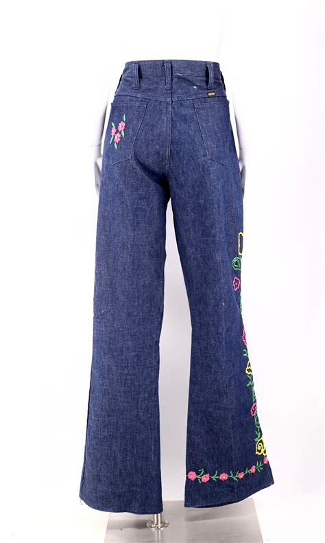 70s Floral Embroidered Bell Bottoms Jeans 32 Vintage 1970s Maverick
