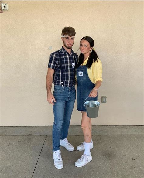 Olivia Messler Couple Photography Poses Mom Jeans Fashion