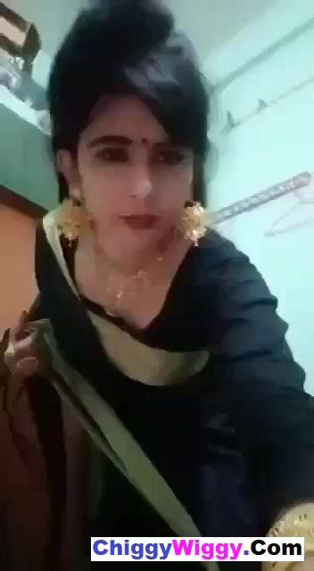 Beautiful Dehati Bhabhi Wearing Black Saree Undressing And Showing Her Big Boobs Ass On Video