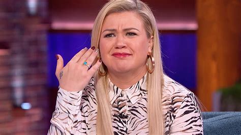 Watch The Kelly Clarkson Show Official Website Highlight Kelly Cries A Lot On The Kelly