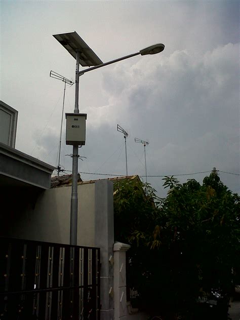 Lampu Penerangan Jalan 40 Watt Tenaga Surya One Led Indonesia Cv