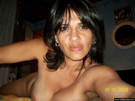 Wifebucket Selfie From A Mature Latina Wife In Bed Free Nude Porn Photos