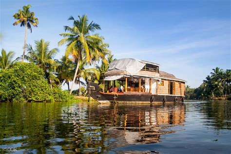 Backwater Houseboat Cruise Group Tour In Cochin