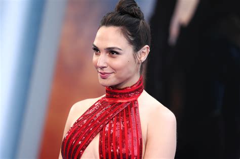 Gal Gadot In Red 2017 Wallpaper Hd Celebrities 4k Wallpapers Images And Background