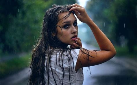 Women Outdoors Wet Body Wet Hair Brunette Women Juicy Lips Wallpaper Rainy