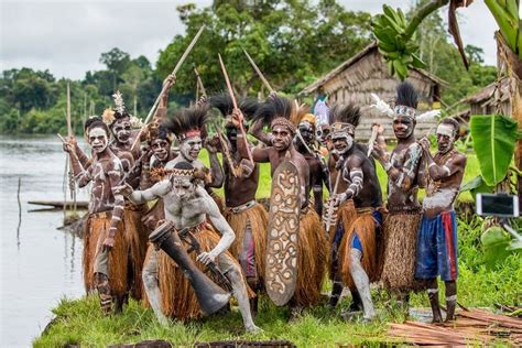 Mengenal Suku Asmat Asal Papua Sejarah Tradisi Dan Budaya Tradisionalnya
