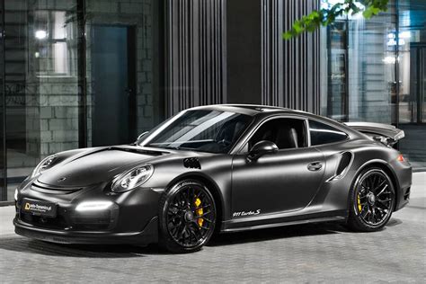 It is most likely to be fully sold out by the time it officially reaches any showroom anywhere. Deze custom ''Dark Knight" Porsche 911 Turbo S ziet er ...