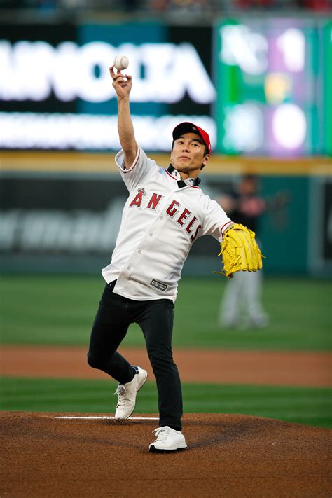 Shohei Ohtani Belts First Major League Homer In Angels Victory Daily