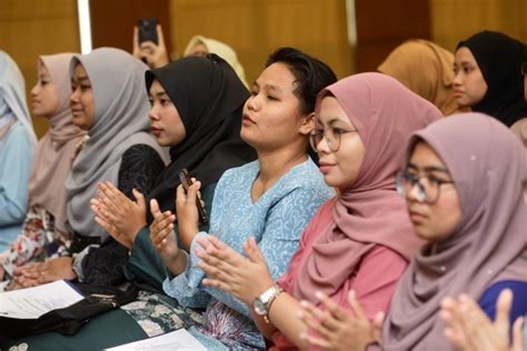 Do you study at universiti kolej yayasan pahang? Yayasan Pahang Bantu Pelajar Kurang Berkemampuan Cemerlang ...