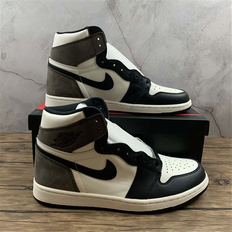 Nike Air Jordan 1 Retro High Dark Mocha Nuevo Instagram Footzonespain2