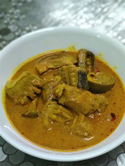 Kari ikan sedap dimakan bersama sambal belacan dan ikan goreng. Bapak masak apa?: Kari Ikan Pari