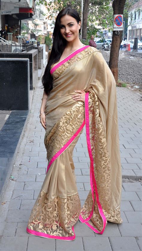 Pin By Shiv Abdare On Bright Colour Elegant Saree Saree Designs Party Wear Sarees