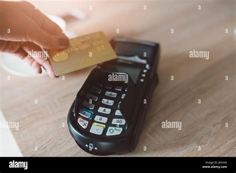 Contactless Entry Hi Res Stock Photography And Images Alamy