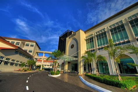 Each providing different fields of study. Foto | International Islamic University Malaysia (IIUM ...