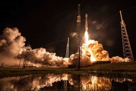 Spacex Réussit Le Lancement D Un Satellite De Communication