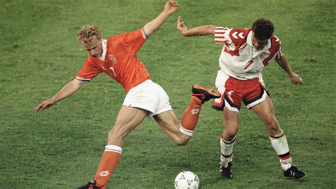 Als het nederlands elftal een wedstrijd op het ek of wk speelt, kleurt heel het land de weg naar het ek van 2020 begon voor het nederlands elftal al vroeg. EK 1992: sprookje van een Deens campingelftal | NOS