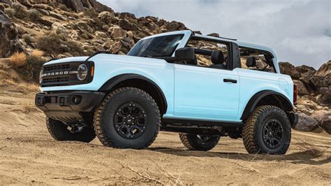 2022 Ford Bronco Pictures